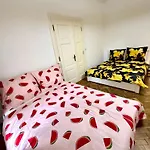 Ultimate Apartment - Private Courtyard - Netflix Prague