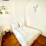 Ultimate Apartment - Private Courtyard - Netflix * Prague