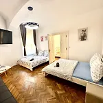 Ultimate Apartment - Private Courtyard - Netflix Appartement *