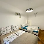 Ultimate Apartment - Private Courtyard - Netflix Appartement *