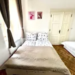 Apartament Ultimate - Private Courtyard - Netflix Praga