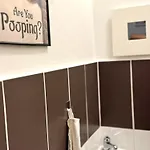 Ultimate - Private Courtyard - Netflix Apartament