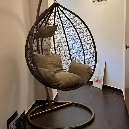 Apartment Bachelor's - Smoking Area - Private Courtyard *