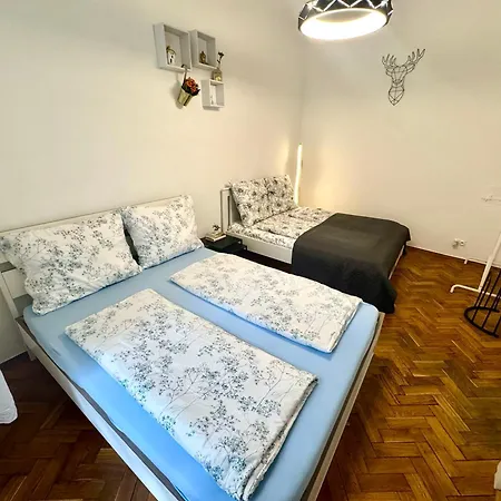 Apartment Bachelor's - Smoking Area - Private Courtyard