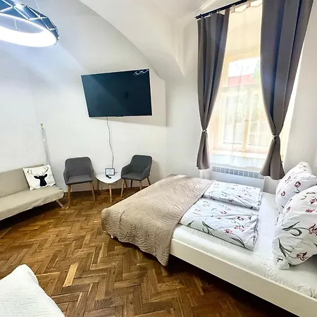 Bachelor's - Smoking Area - Private Courtyard Apartment