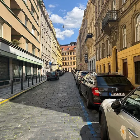 Apartment Bachelor's - Smoking Area - Private Courtyard Prag