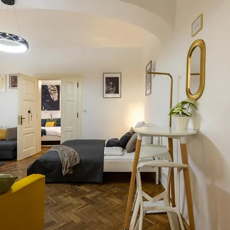 Ultimate - Private Courtyard - Netflix Apartmán *