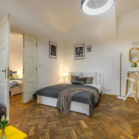 Ultimate - Private Courtyard - Netflix * Praha