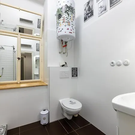 Ultimate - Private Courtyard - Netflix Praha