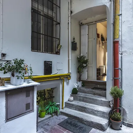Ultimate - Private Courtyard - Netflix * Praha