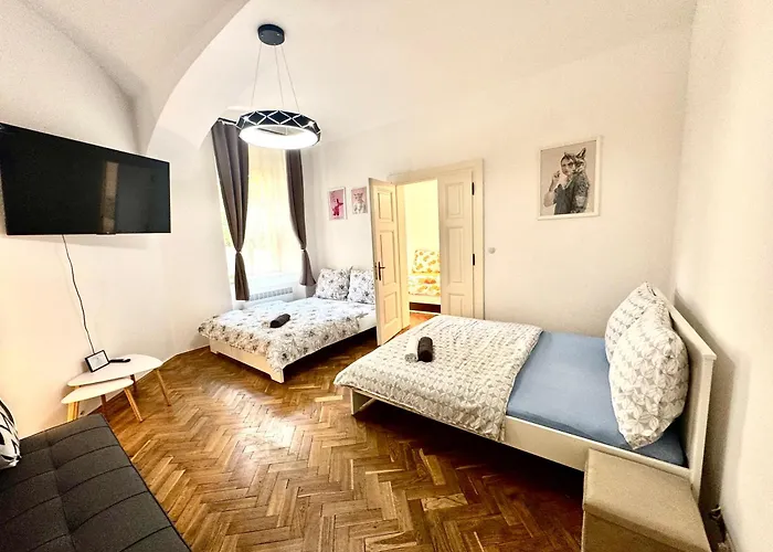 Ultimate Apartment - Private Courtyard - Netflix Apartmán *