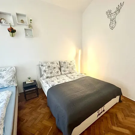 Ultimate - Private Courtyard - Netflix Appartement Prague