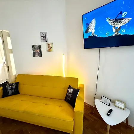 Ultimate - Private Courtyard - Netflix
