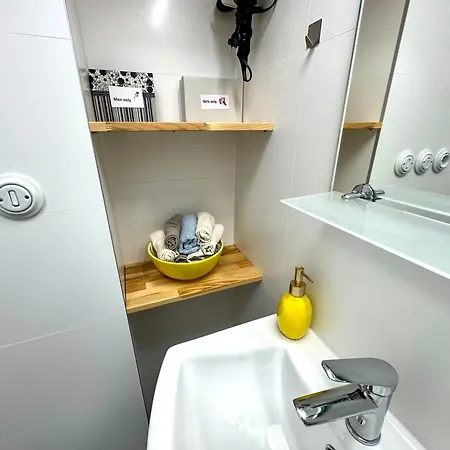 Ultimate - Private Courtyard - Netflix