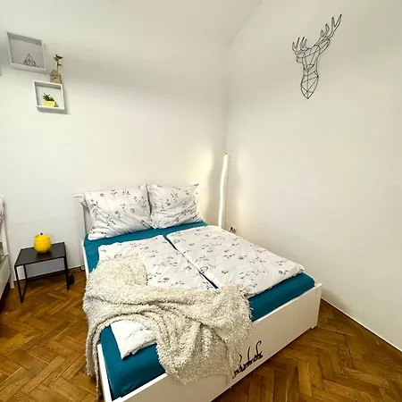 Ultimate - Private Courtyard - Netflix Appartement Prague